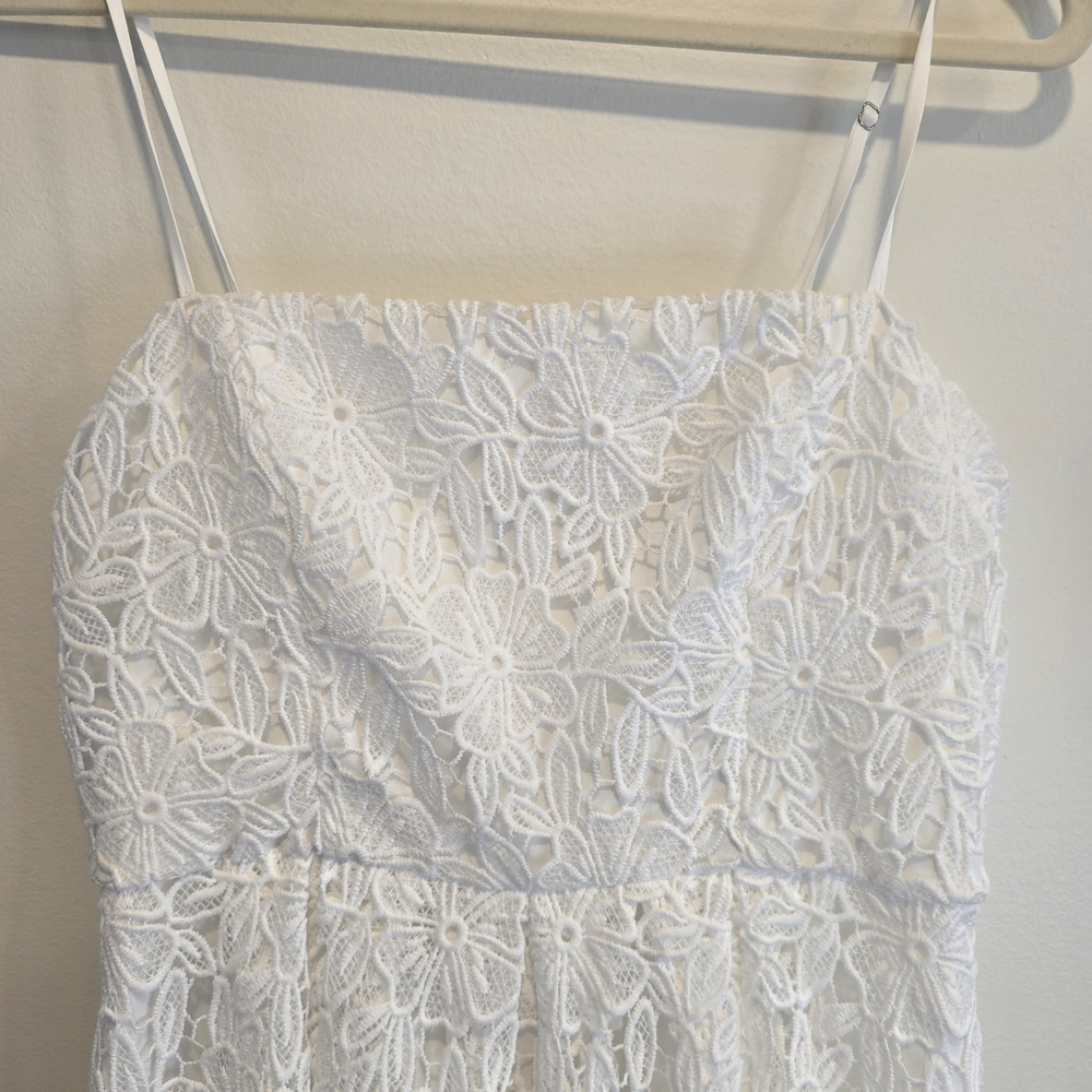 Astr White Flowery Lace Midi Dress Size Medium Nwot, Has One Very Small Flaw - Picture 7 of 16